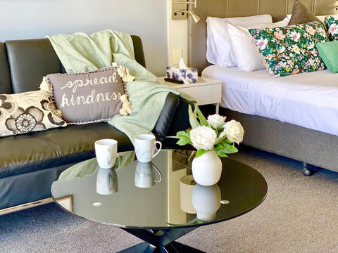 High Floor Ocean View King Studio With Free Wi-Fi - Accommodation in Surfers Paradise 2