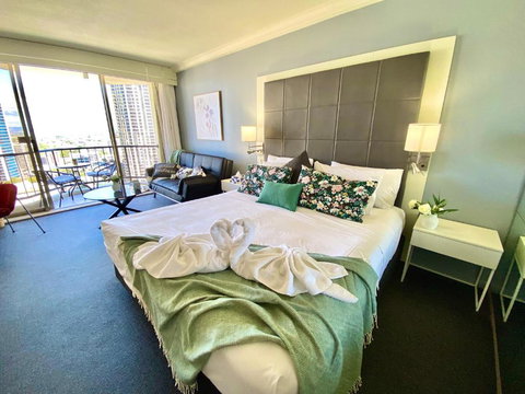 High Floor Ocean View King Studio With Free Wi-Fi - Accommodation in Surfers Paradise 1