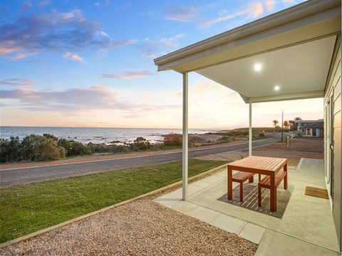 High Tide - Beachfront Pet-friendly - Accommodation in Surfers Paradise 2