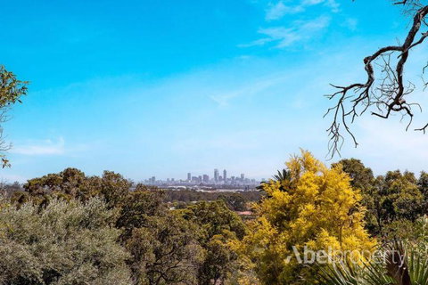 Hillside Retreat- Your Tranquil Home Away - Accommodation in Surfers Paradise 0