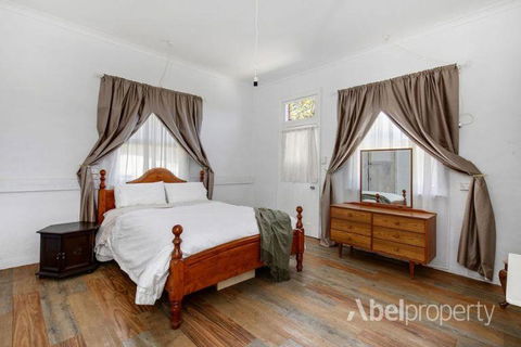 Historical Cottage In The Hills - Accommodation in Surfers Paradise 0