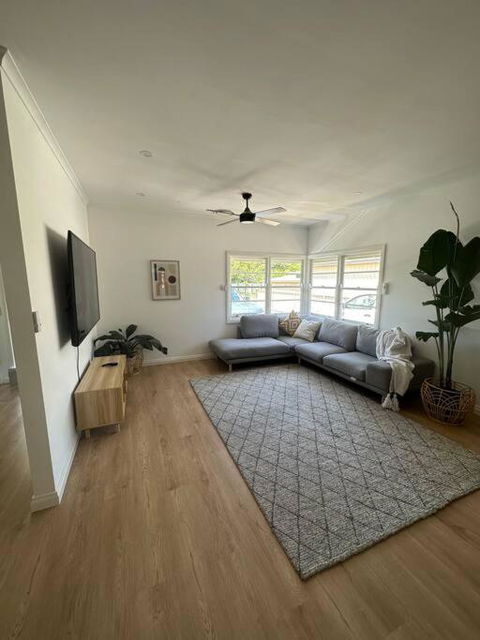 Home Away From Home - Accommodation in Surfers Paradise 0
