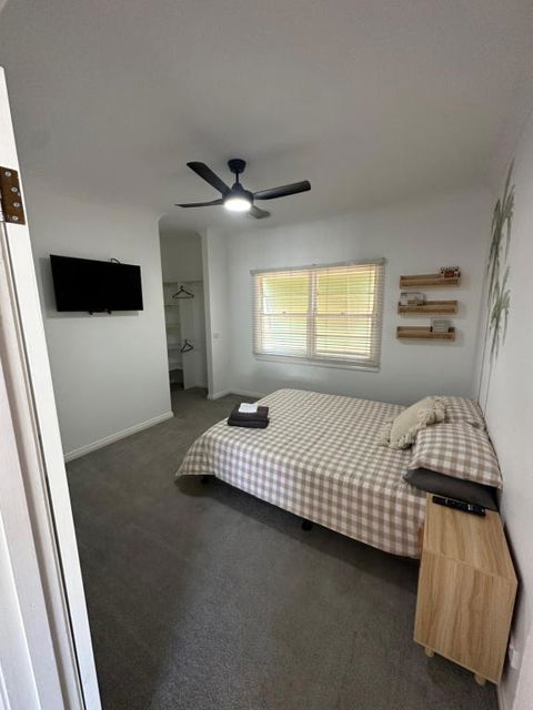 Home Away From Home - Accommodation in Surfers Paradise 3