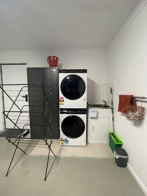 Home In Brighton - Accommodation in Surfers Paradise 3