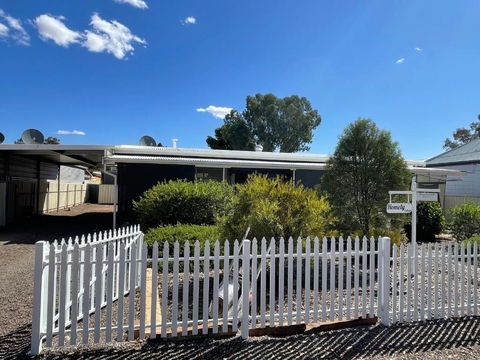 Homely Cottage - Accommodation in Surfers Paradise 0