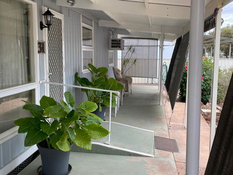 Homely Cottage - Accommodation in Surfers Paradise 1
