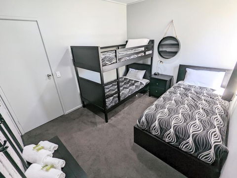 Homestead Motor Inn & Apartments - Accommodation in Surfers Paradise 2