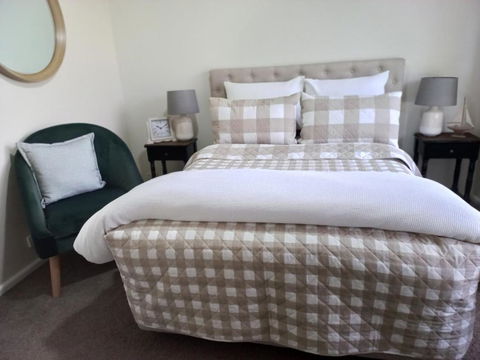 Hunter Cottage Euroa - SHORT TERM RENTAL - Accommodation in Surfers Paradise 3