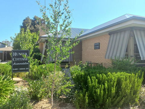 Hunter Cottage Euroa - SHORT TERM RENTAL - Accommodation in Surfers Paradise 1