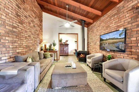 Hunter Valley Kangaroo Retreat With 60 Kangaroos - Accommodation in Surfers Paradise 2
