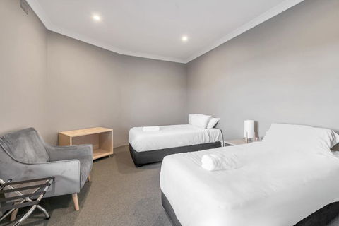 Illinois Hotel - Accommodation in Surfers Paradise 2