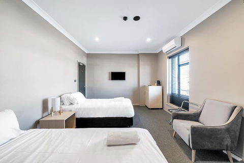 Illinois Hotel - Accommodation in Surfers Paradise 0