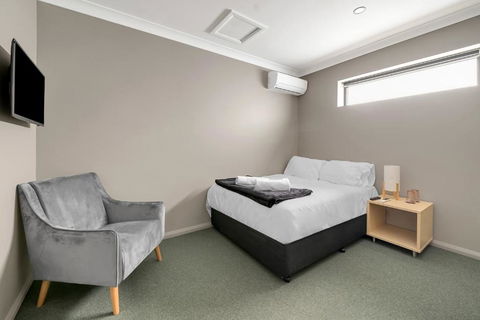 Illinois Hotel - Accommodation in Surfers Paradise 1