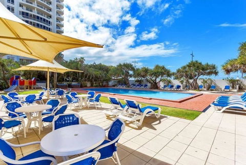 Impressive Waterfront At Chateau Beachside Resort - Accommodation in Surfers Paradise 1