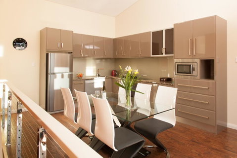 Albany Waves - Accommodation in Surfers Paradise 0