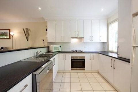 Albury Suites - Schubach Street - Accommodation in Surfers Paradise 2