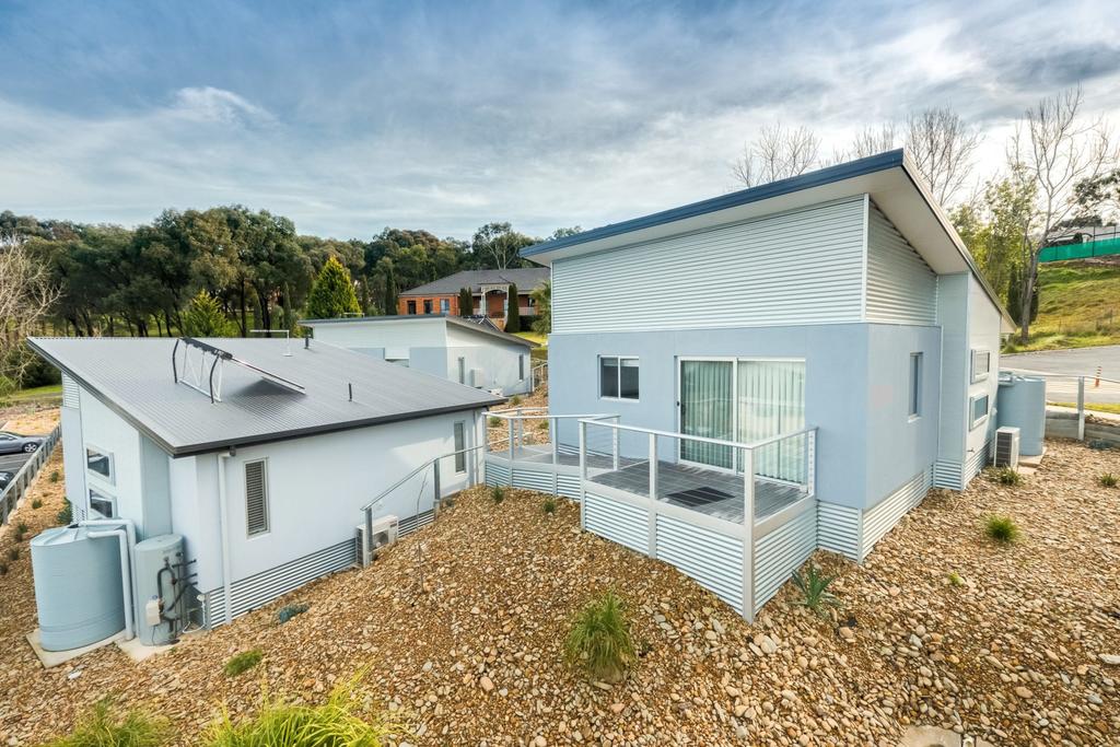 West Albury NSW Accommodation in Surfers Paradise
