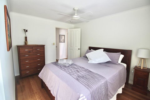 Aloha Alex Beach House Pet-friendly- 450m To The Beach - Accommodation in Surfers Paradise 3