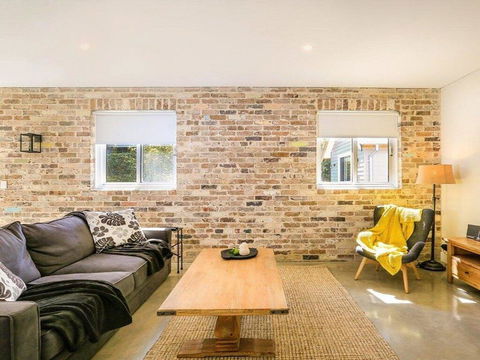 Amaroo - Modern, Luxurious And Chic - Accommodation in Surfers Paradise 2