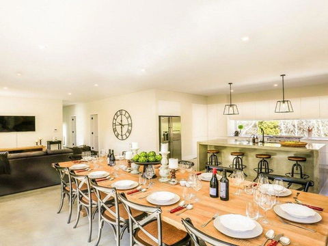 Amaroo - Modern, Luxurious And Chic - Accommodation in Surfers Paradise 3