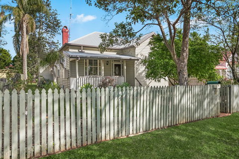 Ambiente Cottage - Pet And Family Friendly - Accommodation in Surfers Paradise 0