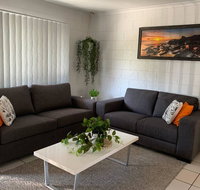 Andergrove Home with a Garden View-Wi-fi  Netflix - Accommodation in Surfers Paradise