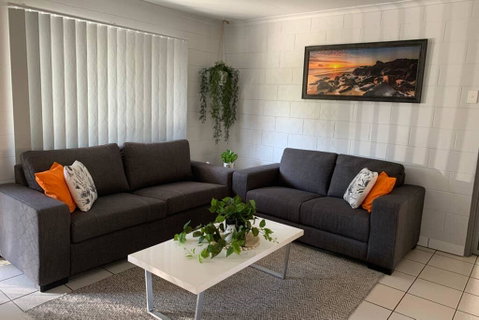 Andergrove Home With A Garden View-Wi-fi & Netflix - Accommodation in Surfers Paradise 0