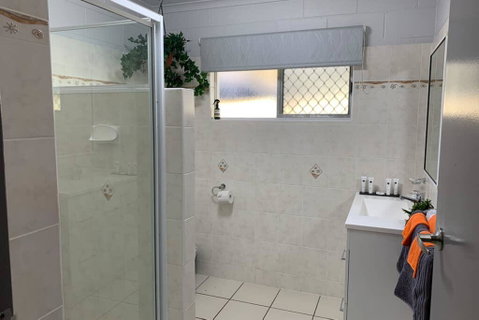 Andergrove Home With A Garden View-Wi-fi & Netflix - Accommodation in Surfers Paradise 3