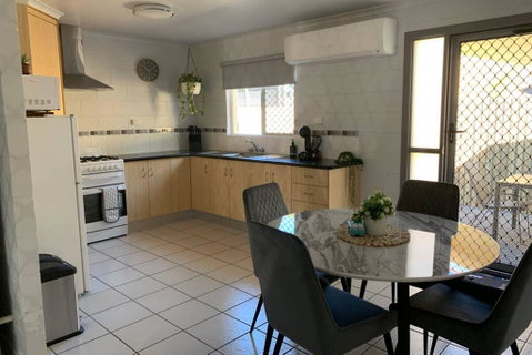 Andergrove Home With A Garden View-Wi-fi & Netflix - Accommodation in Surfers Paradise 2
