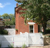 Annies Garden Cottage - Accommodation in Surfers Paradise