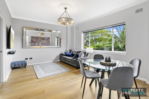 Art Deco Pad - Mosman Furnished Apartment - Accommodation in Surfers Paradise 2