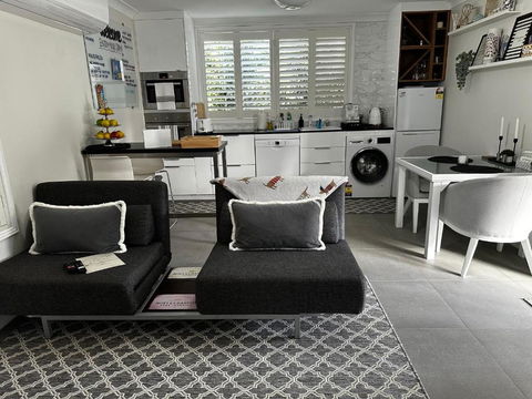 Luxury Boutique Self-Contained Private Granny Flat - Accommodation in Surfers Paradise 0