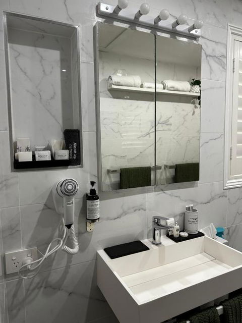 Luxury Boutique Self-Contained Private Granny Flat - Accommodation in Surfers Paradise 3