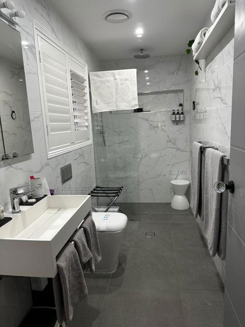 Luxury Boutique Self-Contained Private Granny Flat - Accommodation in Surfers Paradise 2