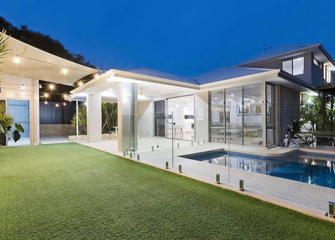 Luxury Executive Home With Pool - Accommodation in Surfers Paradise 0
