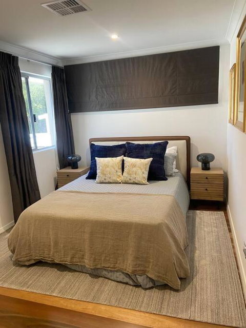 Luxury Executive Home With Pool - Accommodation in Surfers Paradise 2