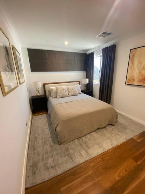 Luxury Executive Home With Pool - Accommodation in Surfers Paradise 3