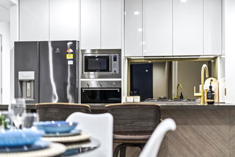 LUXURY HIGH FLOOR 3 Bedroom Unit With OCEAN Views - Q Stay - Accommodation in Surfers Paradise 2