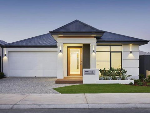 Luxury Bedrooms In A Resort Style Home - Accommodation in Surfers Paradise 1