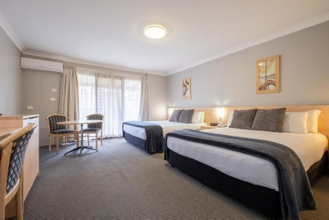 Maclin Lodge Motel - Accommodation in Surfers Paradise 1
