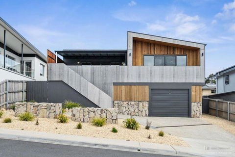Magnificent Home, Water Views - Accommodation in Surfers Paradise 0