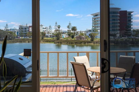 Mandurah Overlooking The Marina - Accommodation in Surfers Paradise 1