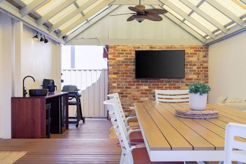 Manning Private Escape By Swan Bnb Management - Accommodation in Surfers Paradise 1