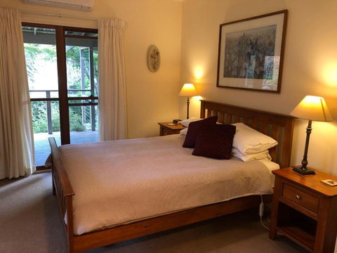Meriba B And B - Accommodation in Surfers Paradise 3