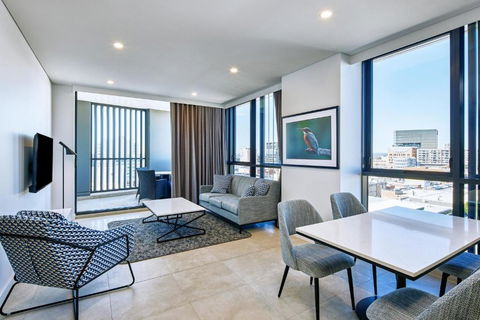 Meriton Suites Liverpool - Accommodation in Surfers Paradise 1