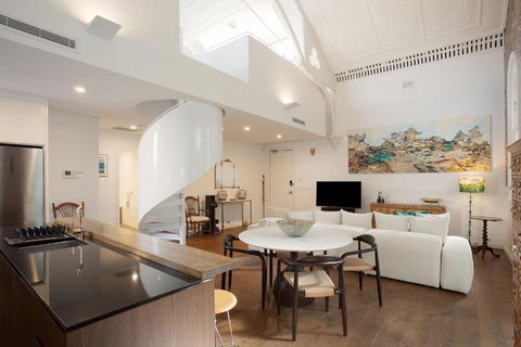 Mezzanine Magic, Bondi Junction - Accommodation in Surfers Paradise 1