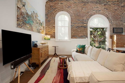 Mezzanine Magic, Bondi Junction - Accommodation in Surfers Paradise 2