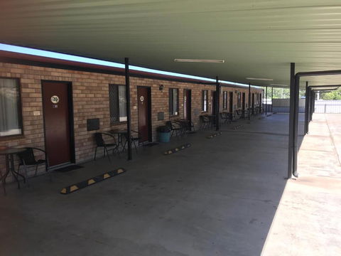 Miles Outback Motel - Accommodation in Surfers Paradise 2