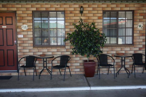 Miles Outback Motel - Accommodation in Surfers Paradise 3