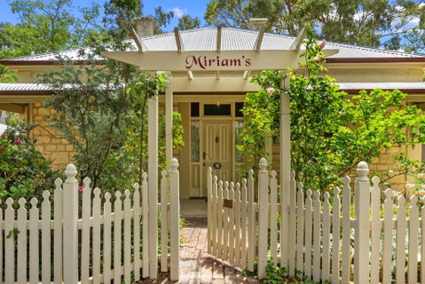 Miriams Cottage - Accommodation in Surfers Paradise 0